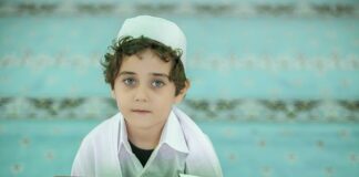 Co zwiększa popyt na pracę?