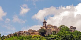 Czym różni się audit od audytu?